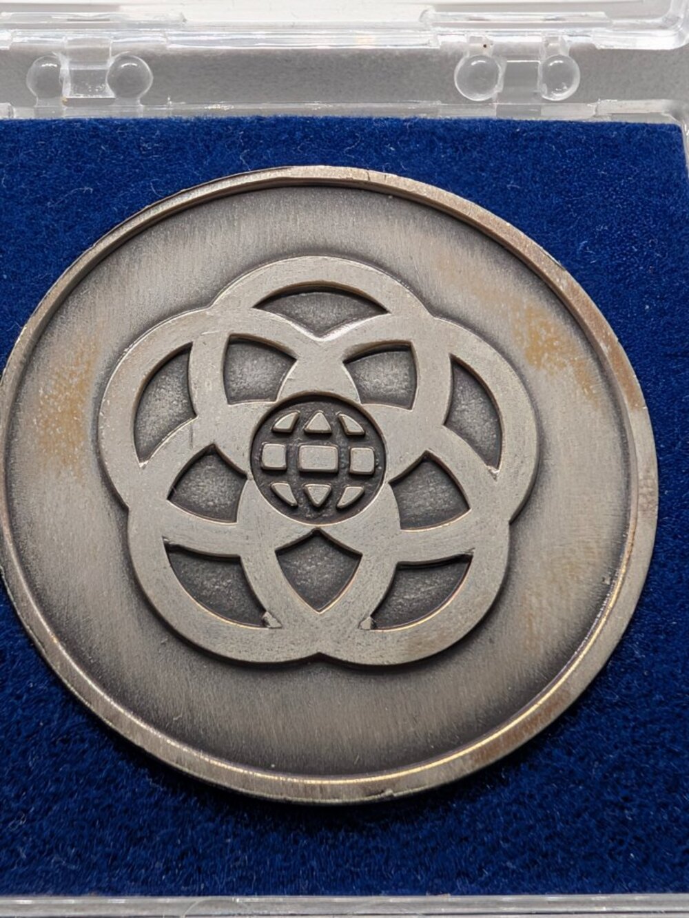 NEW Vintage  1982 Walt Disney Epcot Souvenir Coin Medallion - Picture 5 of 6